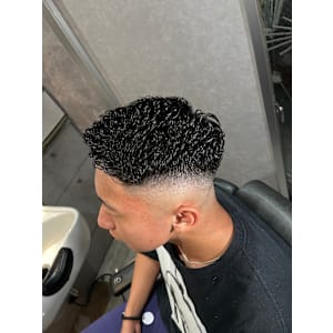 アイロンパーマ /スキンフェード  - MEGURO BARBER SHOP 6PPONGI 目黒六【メグロ バーバー ショップ ロッポンギ メグロク】掲載中