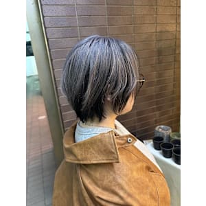 アンブレラカラーシルバーグレージュ無造作ショート