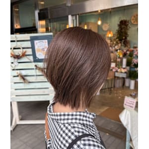 ボブレイヤー外ハネぱつっとボブナチュラルブラウン白髪ぼかし