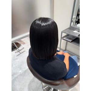 プレムアムストレートで朝のアイロンいらずのツヤ髪に