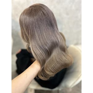 ナナセ/グレージュ/透明感