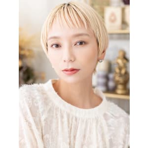 オン眉ホワイトブロンド小顔ショートウルフ抜きっぱなしブロン　 - COVER HAIR & SPA bliss【カバーヘア アンド スパ ブリス】浦和/浦和西口店【カバー ヘア アンド スパ ブリス ウラワ ウラワニシグチテン】掲載中
