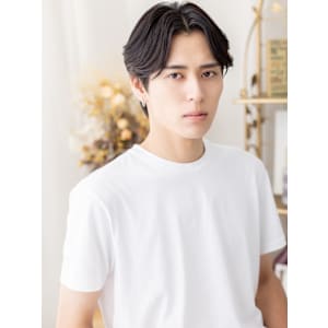 チャコールグレー小顔コンマセンターパート　ツーブロパーマ - COVER HAIR bliss【カバーヘア ブリス】上尾/上尾西口店【カバーヘアブリス アゲオ アゲオニシグチテン】掲載中