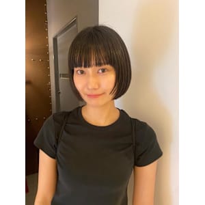 暗髪ミニボブ