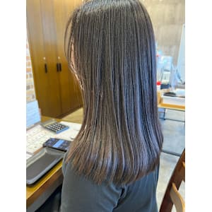 ミディアム／くすみブラウン