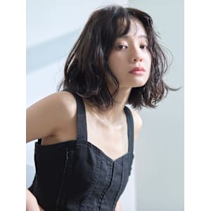 【La fith】暗髪カラー×センターパート×ぱつっとボブ - La fith hair santie 広島駅前店【ラフィス ヘアー サンティエ ヒロシマエキマエテン】掲載中