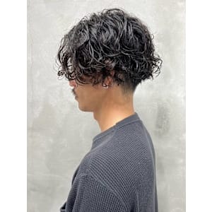 ミディアムレイヤーパーマ×刈り上げ - uchla 池袋 by rcid【ウクラ イケブクロ バイ レシッド】掲載中