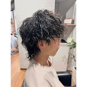 ツイストスパイラルパーマのマッシュウルフ