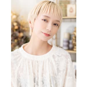 オン眉ホワイトブロンド小顔ショートウルフ抜きっぱなしブロン　 - COVER HAIR bliss 【カバー ヘア ブリス】川口/ららテラス川口東口駅前店【カバー ヘア ブリス カワグチララテラスカワグチヒガシグチエキマエテン】掲載中