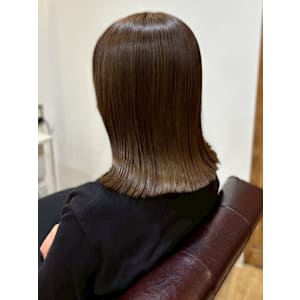 外ハネ 髪質改善ストレート オリーブグレージュ 透明感カラー