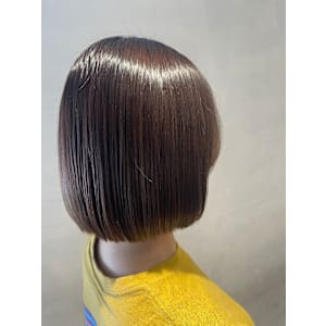 大人上品なナチュラルストレートボブ