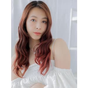 波巻きウェーブチェリーレッドくびれロング　フォックスカラー