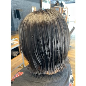 外ハネ切りっぱなしボブ