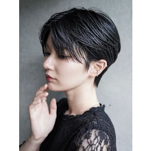 大人可愛い20代30代40代黒髪前下がりハンサムショート - ～ing deux【カライングドゥ】掲載中