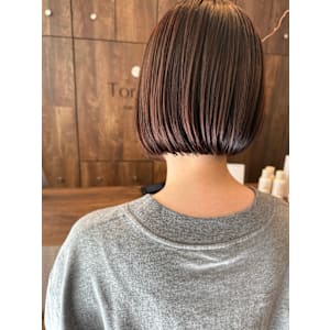 丸みミニボブ−酸性ストレートでツヤとまとまりプラス