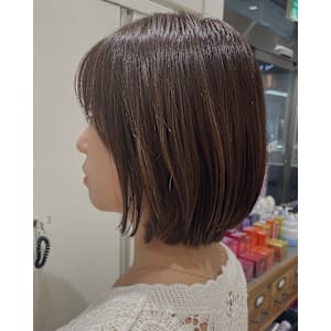 ショートボブ×ブラウンカラー