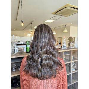 細めのハイライトで全体のトーンアップ - ARCH【アーチ】掲載中