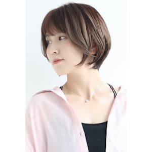 秋になって表面が長めのショートボブが人気！