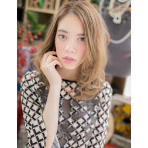 大人かわいいフォギーベージュウェーブパーマ　オリーブグリーン - COVER HAIR bliss【カバーヘア ブリス】志木/志木南口駅前店【カバーヘア ブリス シキ シキミナミグチエキマエテン】掲載中