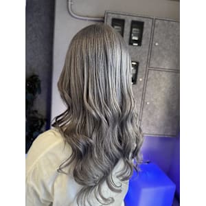 伸ばしすぎてもハイトーンに！ - Lanisis Hair【ラニシス ヘアー】掲載中