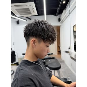 前下がりマッシュツイスパ