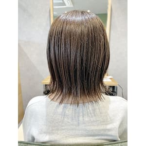 結べる外ハネスタイル