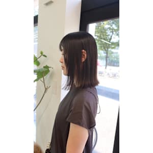 切りっぱなし暗髪ボブ