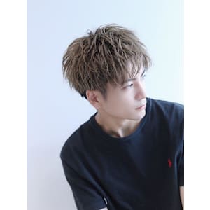 ハイミルクティーグレージュショート（ツーブロック刈り上げ）