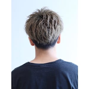 ハイミルクティーグレージュショート（ツーブロック刈り上げ）