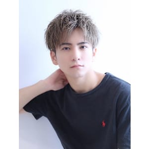 ハイミルクティーグレージュショート（ツーブロック刈り上げ）