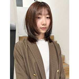 ミディアムレイヤーフェイスレイヤー小顔ぱっつん