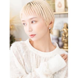 オン眉ホワイトブロンド小顔ショートウルフ　シルバーベージュ - COVER HAIR bliss【カバーヘア ブリス】戸田公園/戸田公園西口店【カバーヘアブリス トダコウエン トダコウエンニシグチテン】掲載中
