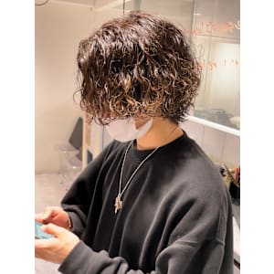渋谷駅/学割U24/メンズサロン/フェザーパーマ - BLUCK Men's hair 渋谷【ブラック メンズヘア シブヤ】【ブラックメンズヘア シブヤ】掲載中