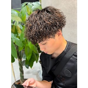 渋谷駅/学割U24/メンズサロン/フェザーパーマ - BLUCK Men's hair 渋谷【ブラック メンズヘア シブヤ】【ブラックメンズヘア シブヤ】掲載中