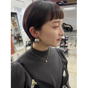 オン眉×ショートボブ