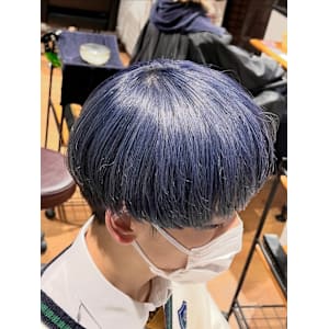 透明感ブルーグレーのマッシュショート