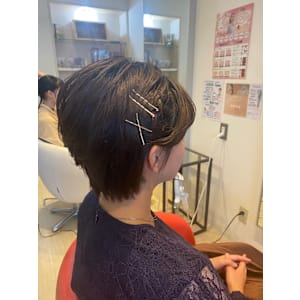 ショートヘアアレンジ/サイド編み込み/ゴールドピンアレンジ