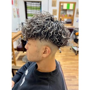 ハードツイストスパイラルパーマホワイトハイライト - hair studio Romeo【ロメオ】掲載中