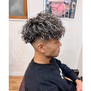 ハードツイストスパイラルパーマホワイトハイライト - hair studio Romeo【ロメオ】掲載中