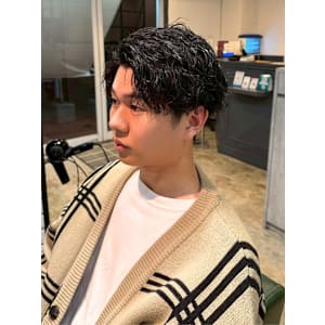 ツイストスパイラル　センターパート　黒髪　20代　30代