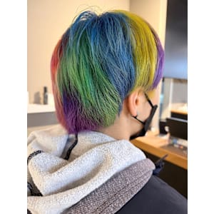 派手髪・ハイトーンカラー・デザインカラー・ブリーチ専門美容室
