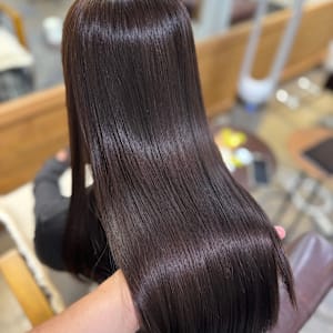 大人女性の綺麗な艶髪スタイル 縮毛矯正