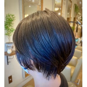 エッジラインショートボブ