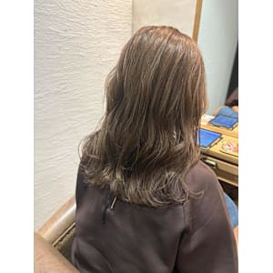 オリーブベージュ