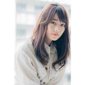 ナチュラルカラーのソフトミディアムヘア