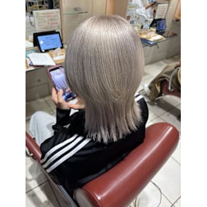 2ブリーチでつくるホワイトベージュ - EMU international 春日部本店【エムインターナショナル】掲載中