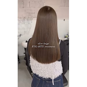 レイヤーカット艶髪ブリーチなしオリーブベージュ髪質改善