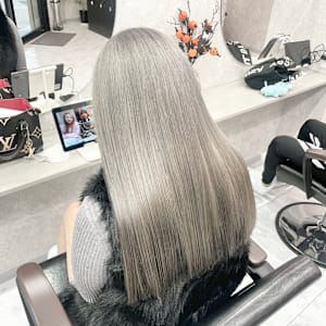 シルバー - kamiiro ハイトーン/ブリーチ/ダブルカラー/髪質改善【カミイロ ハイトーン ブリーチ ダブルカラー カミシツカイゼン】掲載中