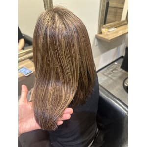 白髪ぼかしハイライト＆髪質改善カラー