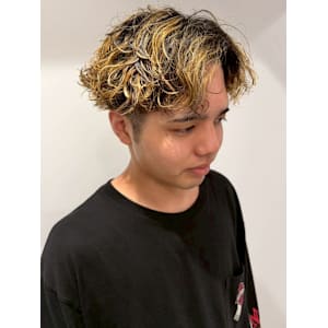 ブリーチ メンズパーマ シャドウパーマ ツーブロック 20代 - CAPA  central 天神・大名店【キャパ セントラル テンジン ダイミョウテン】掲載中